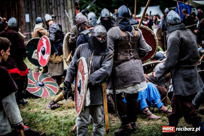 Zdjęcie w galerii na portalu naszraciborz.pl: Chwała Racibórz! Wojowie stoczyli bitwę na śmierć i życie FOTO i WIDEO wiadomości z regionu