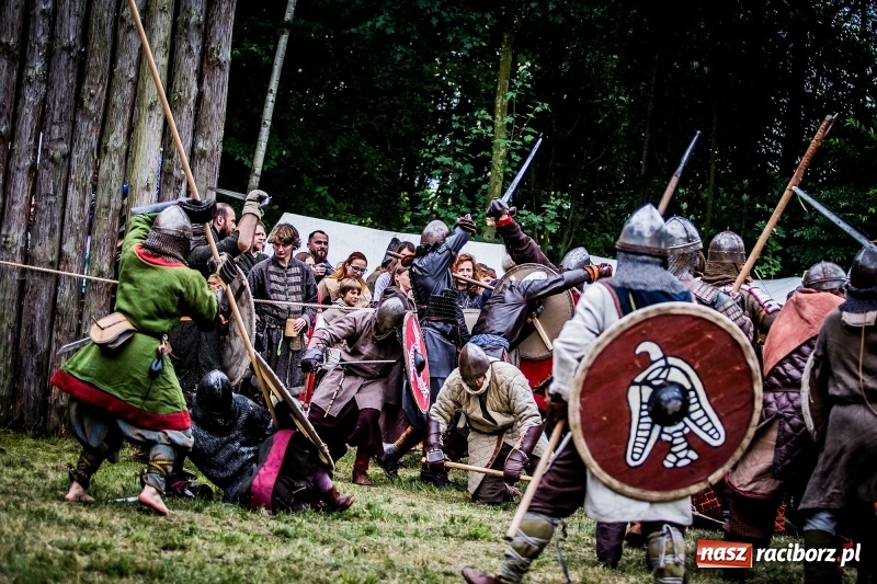 Zdjęcie w galerii na portalu naszraciborz.pl: Chwała Racibórz! Wojowie stoczyli bitwę na śmierć i życie FOTO i WIDEO wiadomości z regionu