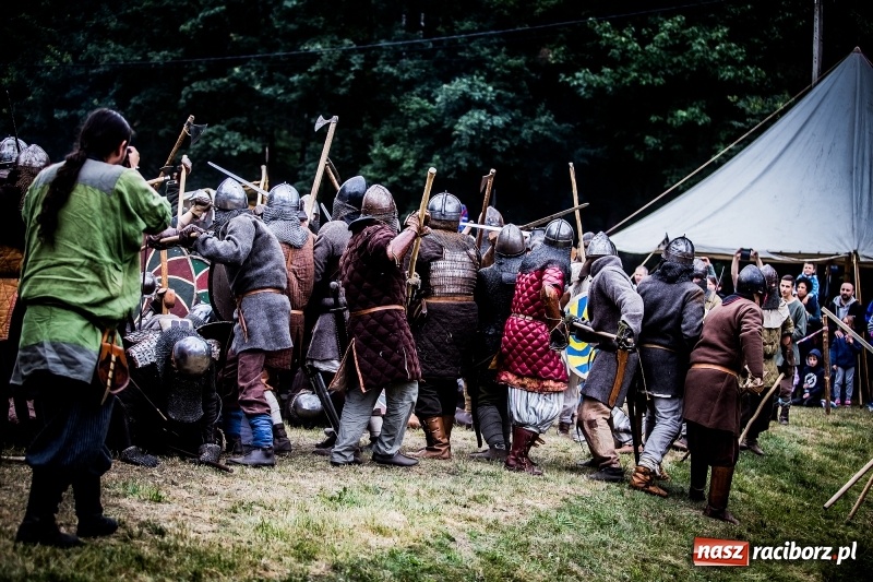 Zdjęcie w galerii na portalu naszraciborz.pl: Chwała Racibórz! Wojowie stoczyli bitwę na śmierć i życie FOTO i WIDEO wiadomości z regionu