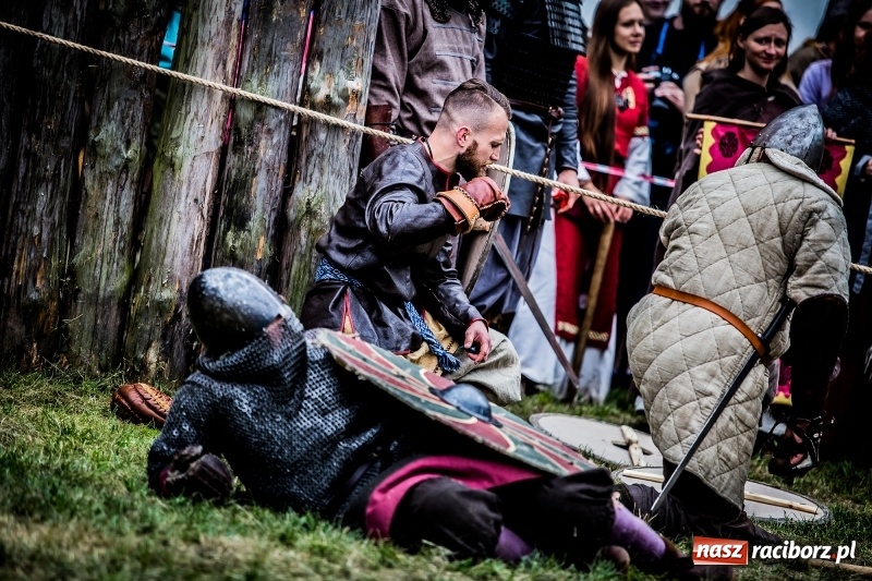 Zdjęcie w galerii na portalu naszraciborz.pl: Chwała Racibórz! Wojowie stoczyli bitwę na śmierć i życie FOTO i WIDEO wiadomości z regionu