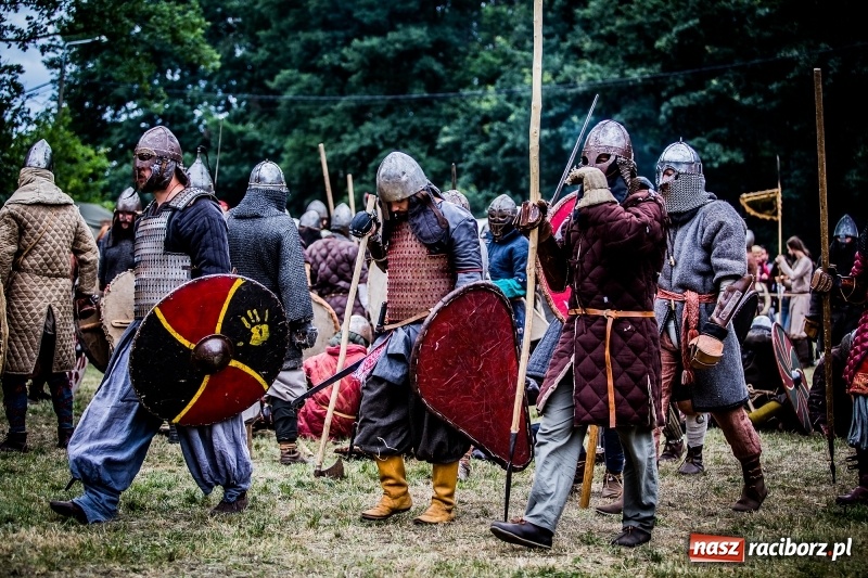 Zdjęcie w galerii na portalu naszraciborz.pl: Chwała Racibórz! Wojowie stoczyli bitwę na śmierć i życie FOTO i WIDEO wiadomości z regionu