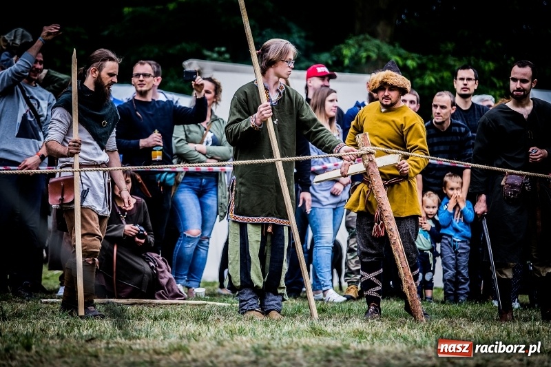 Zdjęcie w galerii na portalu naszraciborz.pl: Chwała Racibórz! Wojowie stoczyli bitwę na śmierć i życie FOTO i WIDEO wiadomości z regionu