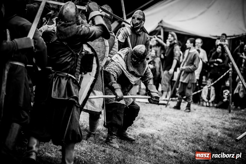 Zdjęcie w galerii na portalu naszraciborz.pl: Chwała Racibórz! Wojowie stoczyli bitwę na śmierć i życie FOTO i WIDEO wiadomości z regionu