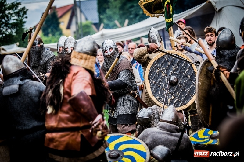 Zdjęcie w galerii na portalu naszraciborz.pl: Chwała Racibórz! Wojowie stoczyli bitwę na śmierć i życie FOTO i WIDEO wiadomości z regionu