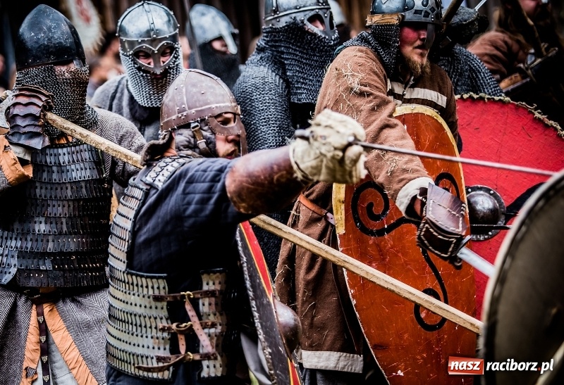 Zdjęcie w galerii na portalu naszraciborz.pl: Chwała Racibórz! Wojowie stoczyli bitwę na śmierć i życie FOTO i WIDEO wiadomości z regionu