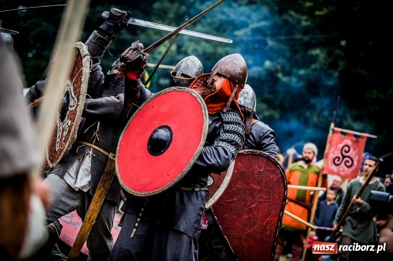 Zdjęcie w galerii na portalu naszraciborz.pl: Chwała Racibórz! Wojowie stoczyli bitwę na śmierć i życie FOTO i WIDEO wiadomości z regionu