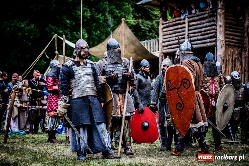 Zdjęcie w galerii na portalu naszraciborz.pl: Chwała Racibórz! Wojowie stoczyli bitwę na śmierć i życie FOTO i WIDEO wiadomości z regionu