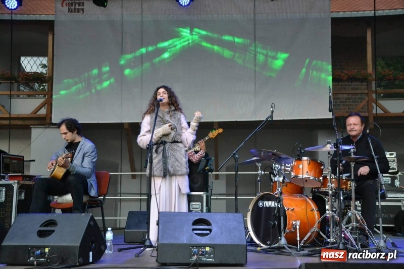 Zdjęcie w galerii na portalu naszraciborz.pl: Krzysztof Kobyliński & KK Pearls w Raciborzu WIDEO  wiadomości z regionu