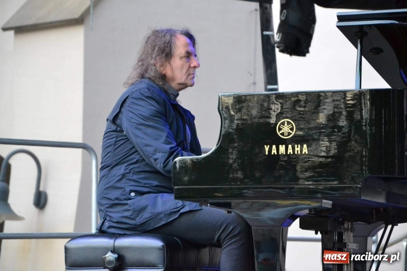 Zdjęcie w galerii na portalu naszraciborz.pl: Krzysztof Kobyliński & KK Pearls w Raciborzu WIDEO  wiadomości z regionu