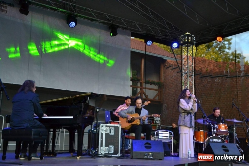 Zdjęcie w galerii na portalu naszraciborz.pl: Krzysztof Kobyliński & KK Pearls w Raciborzu WIDEO  wiadomości z regionu