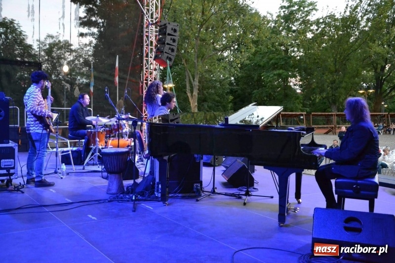 Zdjęcie w galerii na portalu naszraciborz.pl: Krzysztof Kobyliński & KK Pearls w Raciborzu WIDEO  wiadomości z regionu