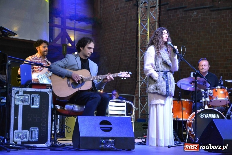 Zdjęcie w galerii na portalu naszraciborz.pl: Krzysztof Kobyliński & KK Pearls w Raciborzu WIDEO  wiadomości z regionu