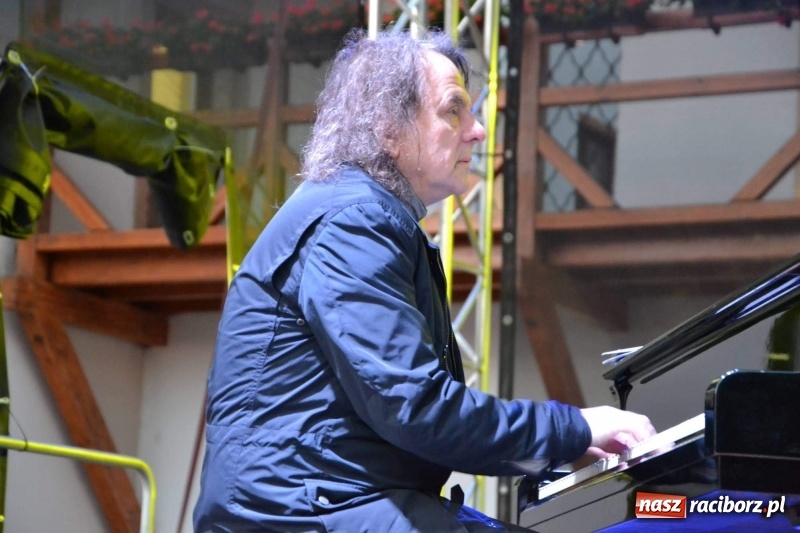 Zdjęcie w galerii na portalu naszraciborz.pl: Krzysztof Kobyliński & KK Pearls w Raciborzu WIDEO  wiadomości z regionu