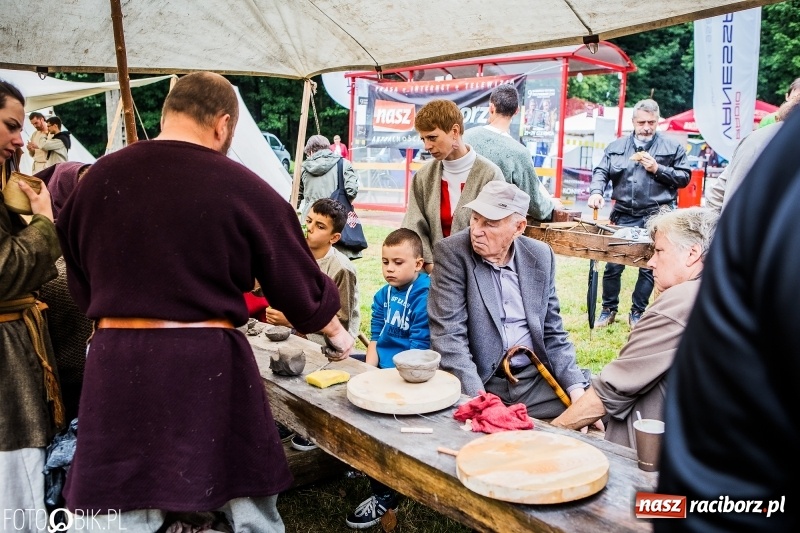 Zdjęcie w galerii na portalu naszraciborz.pl: Walki drużynowe podczas Festiwalu Średniowiecznego wiadomości z regionu