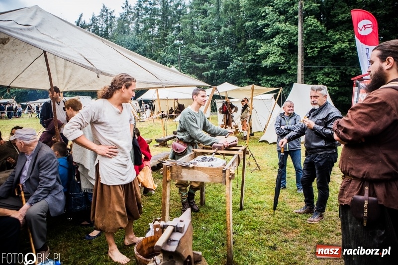 Zdjęcie w galerii na portalu naszraciborz.pl: Walki drużynowe podczas Festiwalu Średniowiecznego wiadomości z regionu