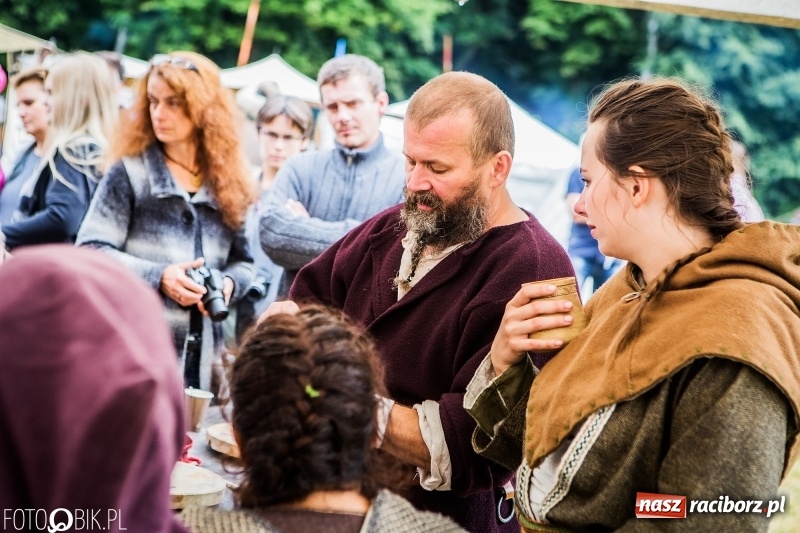 Zdjęcie w galerii na portalu naszraciborz.pl: Walki drużynowe podczas Festiwalu Średniowiecznego wiadomości z regionu