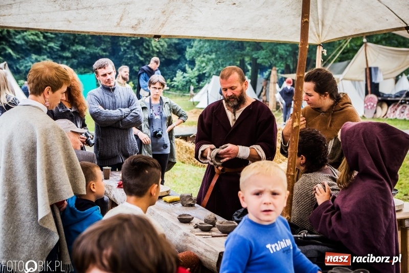 Zdjęcie w galerii na portalu naszraciborz.pl: Walki drużynowe podczas Festiwalu Średniowiecznego wiadomości z regionu