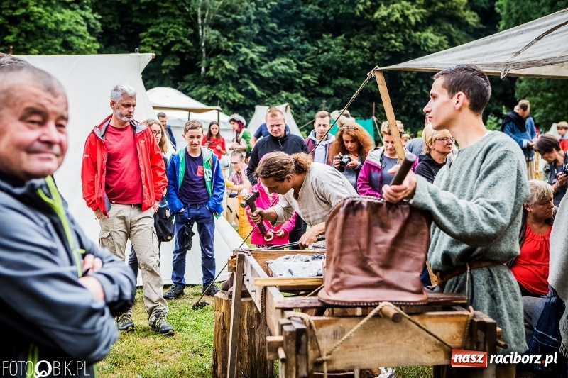Zdjęcie w galerii na portalu naszraciborz.pl: Walki drużynowe podczas Festiwalu Średniowiecznego wiadomości z regionu