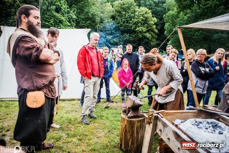 Zdjęcie w galerii na portalu naszraciborz.pl: Walki drużynowe podczas Festiwalu Średniowiecznego wiadomości z regionu