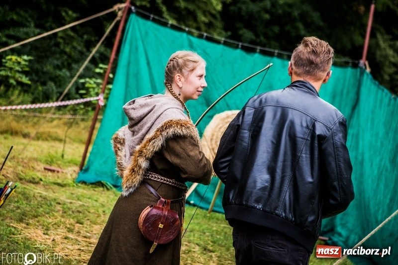 Zdjęcie w galerii na portalu naszraciborz.pl: Walki drużynowe podczas Festiwalu Średniowiecznego wiadomości z regionu