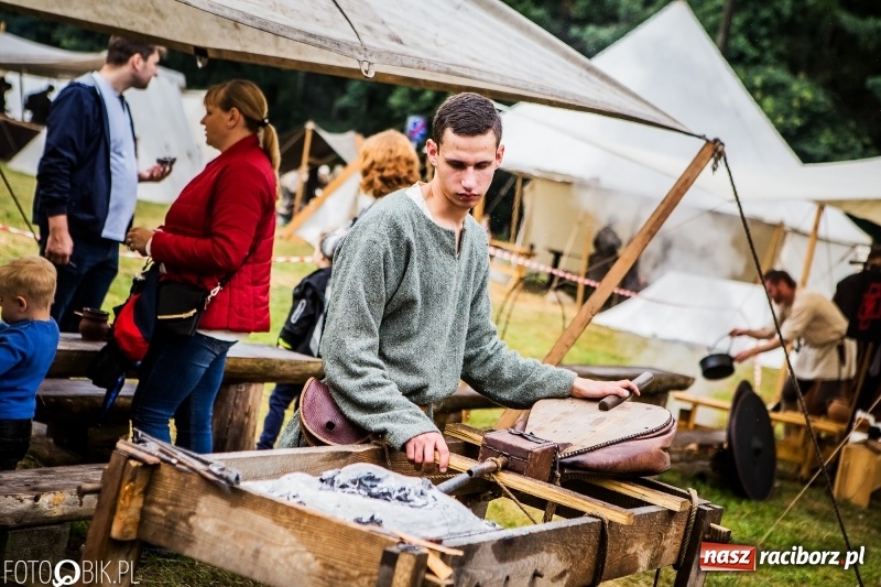 Zdjęcie w galerii na portalu naszraciborz.pl: Walki drużynowe podczas Festiwalu Średniowiecznego wiadomości z regionu