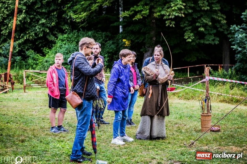 Zdjęcie w galerii na portalu naszraciborz.pl: Walki drużynowe podczas Festiwalu Średniowiecznego wiadomości z regionu