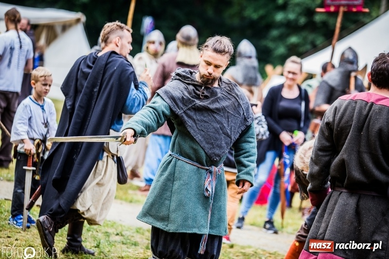 Zdjęcie w galerii na portalu naszraciborz.pl: Walki drużynowe podczas Festiwalu Średniowiecznego wiadomości z regionu