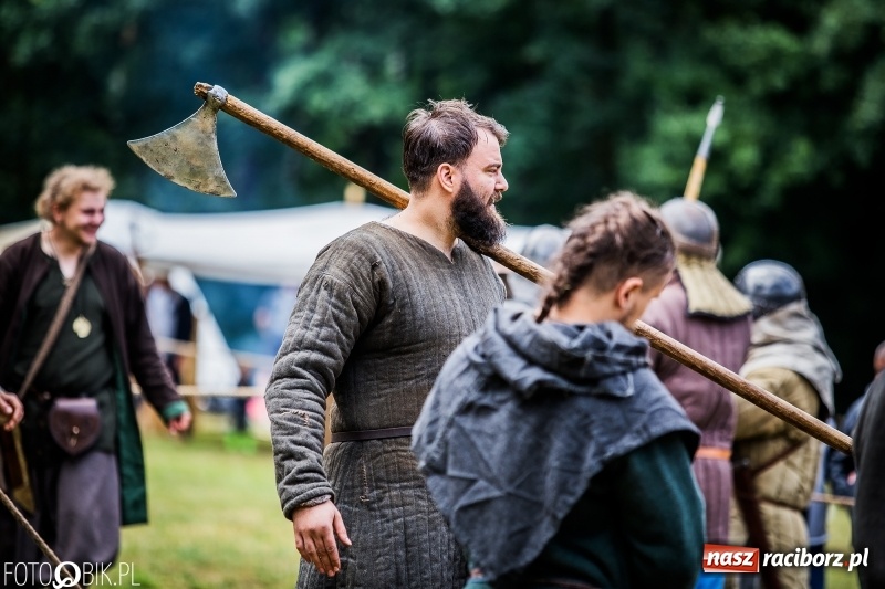 Zdjęcie w galerii na portalu naszraciborz.pl: Walki drużynowe podczas Festiwalu Średniowiecznego wiadomości z regionu