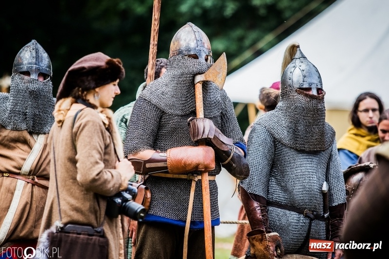 Zdjęcie w galerii na portalu naszraciborz.pl: Walki drużynowe podczas Festiwalu Średniowiecznego wiadomości z regionu