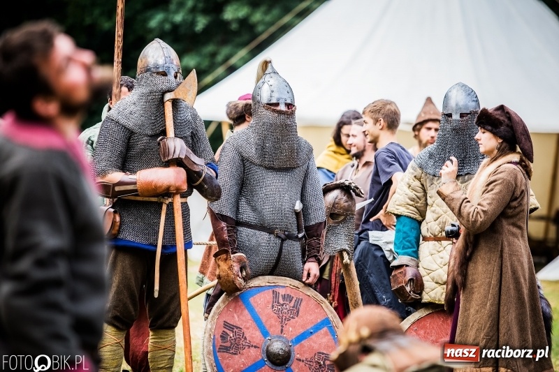 Zdjęcie w galerii na portalu naszraciborz.pl: Walki drużynowe podczas Festiwalu Średniowiecznego wiadomości z regionu