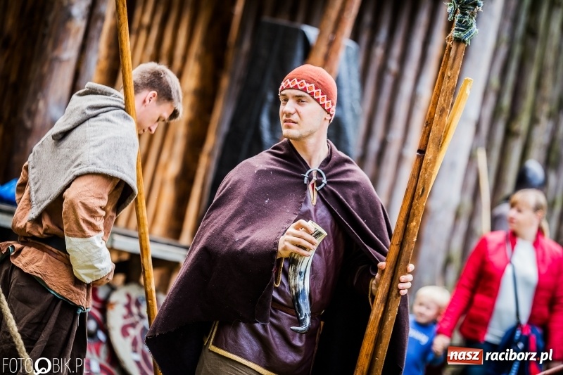 Zdjęcie w galerii na portalu naszraciborz.pl: Walki drużynowe podczas Festiwalu Średniowiecznego wiadomości z regionu