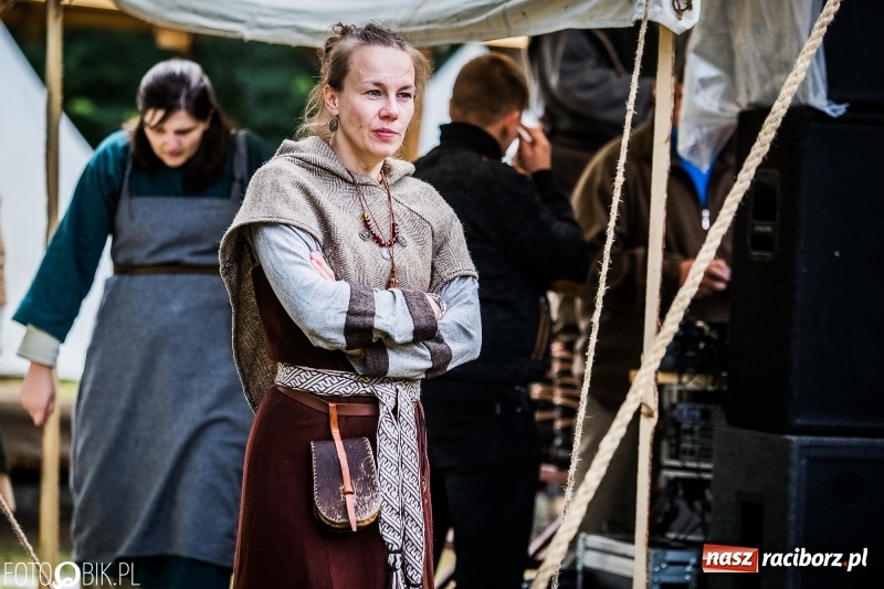 Zdjęcie w galerii na portalu naszraciborz.pl: Walki drużynowe podczas Festiwalu Średniowiecznego wiadomości z regionu