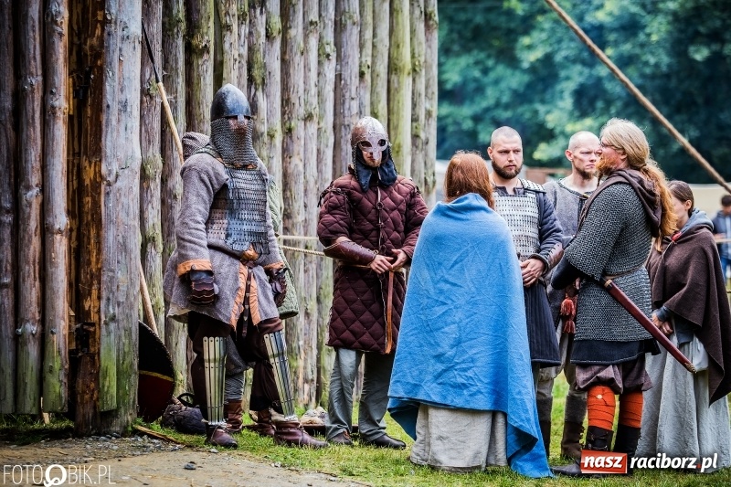 Zdjęcie w galerii na portalu naszraciborz.pl: Walki drużynowe podczas Festiwalu Średniowiecznego wiadomości z regionu