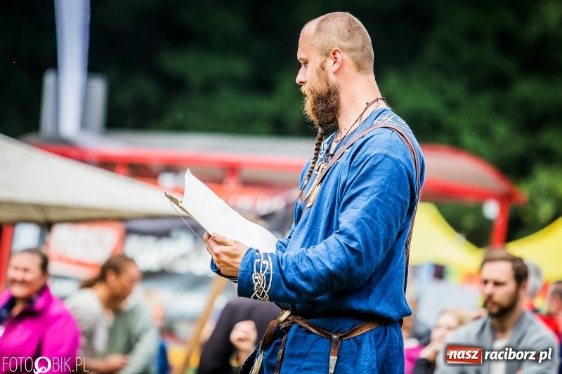 Zdjęcie w galerii na portalu naszraciborz.pl: Walki drużynowe podczas Festiwalu Średniowiecznego wiadomości z regionu