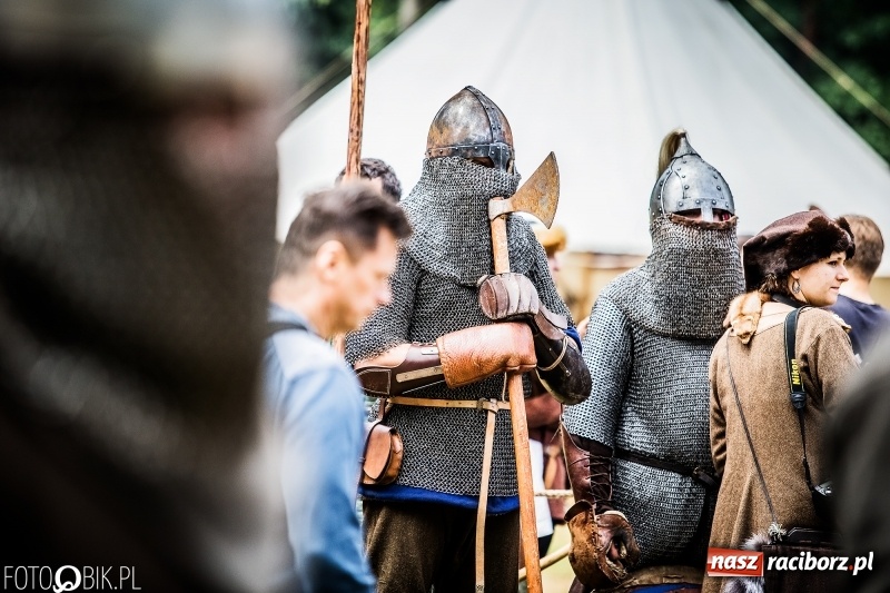 Zdjęcie w galerii na portalu naszraciborz.pl: Walki drużynowe podczas Festiwalu Średniowiecznego wiadomości z regionu