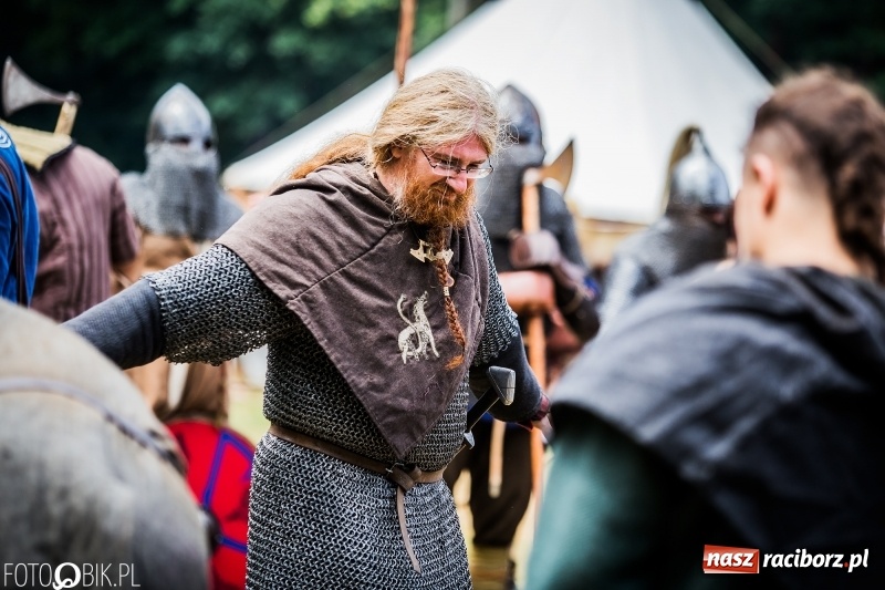 Zdjęcie w galerii na portalu naszraciborz.pl: Walki drużynowe podczas Festiwalu Średniowiecznego wiadomości z regionu