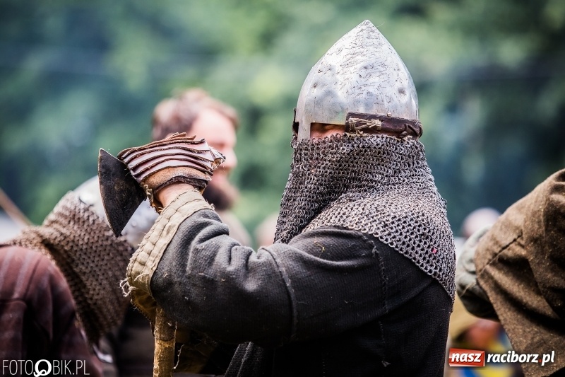 Zdjęcie w galerii na portalu naszraciborz.pl: Walki drużynowe podczas Festiwalu Średniowiecznego wiadomości z regionu
