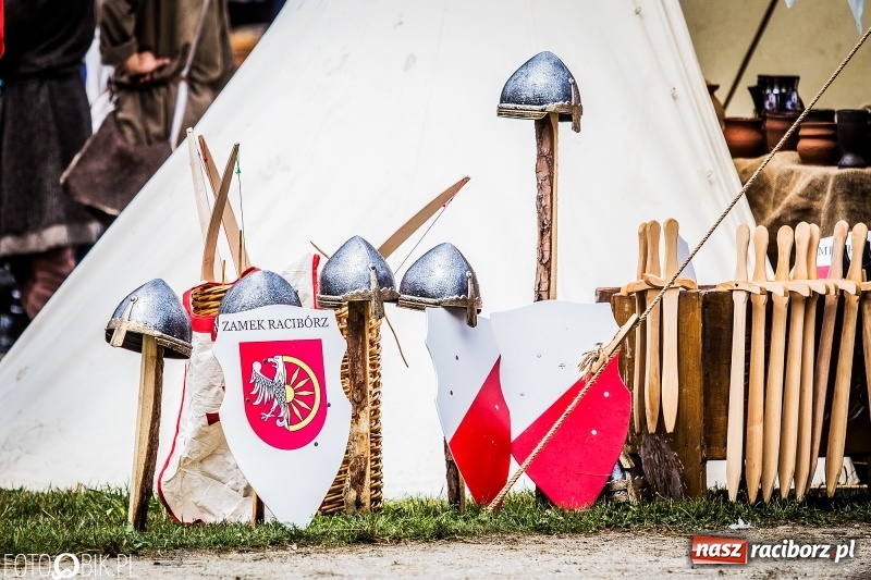 Zdjęcie w galerii na portalu naszraciborz.pl: Walki drużynowe podczas Festiwalu Średniowiecznego wiadomości z regionu
