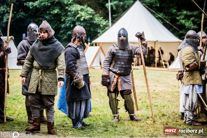 Zdjęcie w galerii na portalu naszraciborz.pl: Walki drużynowe podczas Festiwalu Średniowiecznego wiadomości z regionu