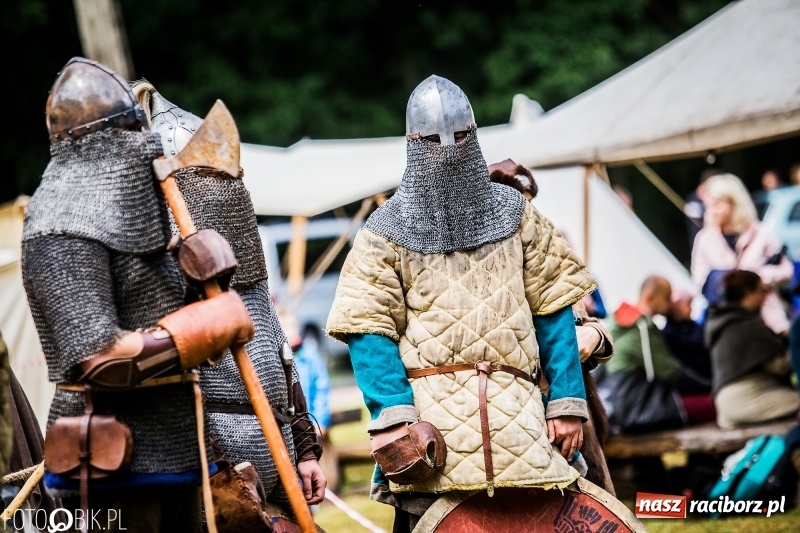 Zdjęcie w galerii na portalu naszraciborz.pl: Walki drużynowe podczas Festiwalu Średniowiecznego wiadomości z regionu