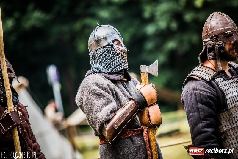 Zdjęcie w galerii na portalu naszraciborz.pl: Walki drużynowe podczas Festiwalu Średniowiecznego wiadomości z regionu