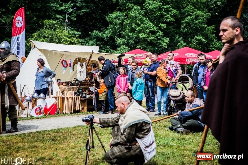 Zdjęcie w galerii na portalu naszraciborz.pl: Walki drużynowe podczas Festiwalu Średniowiecznego wiadomości z regionu