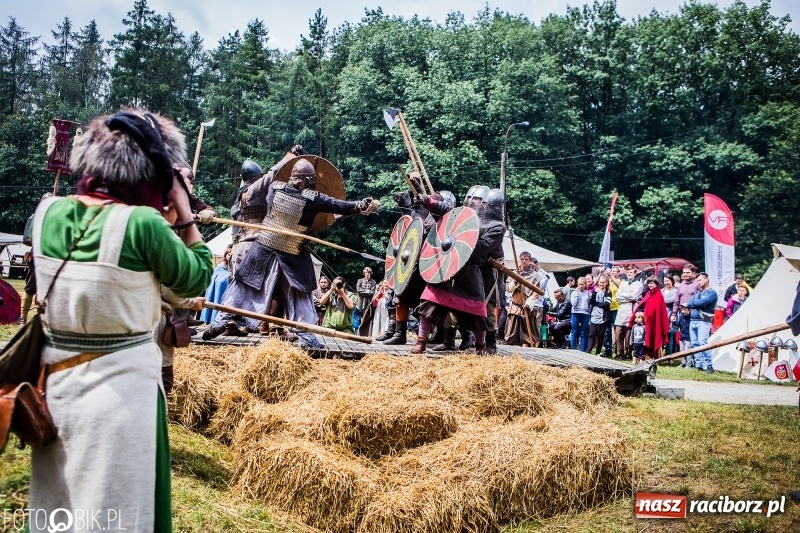 Zdjęcie w galerii na portalu naszraciborz.pl: Walki drużynowe podczas Festiwalu Średniowiecznego wiadomości z regionu