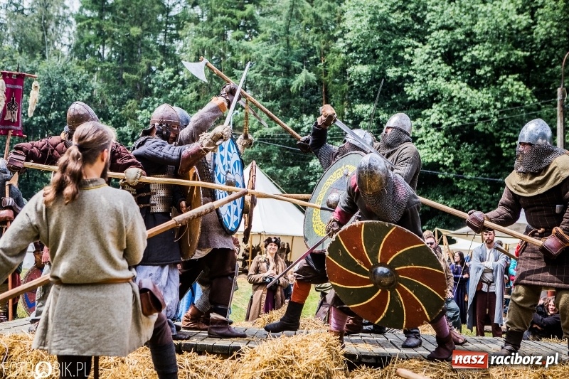 Zdjęcie w galerii na portalu naszraciborz.pl: Walki drużynowe podczas Festiwalu Średniowiecznego wiadomości z regionu