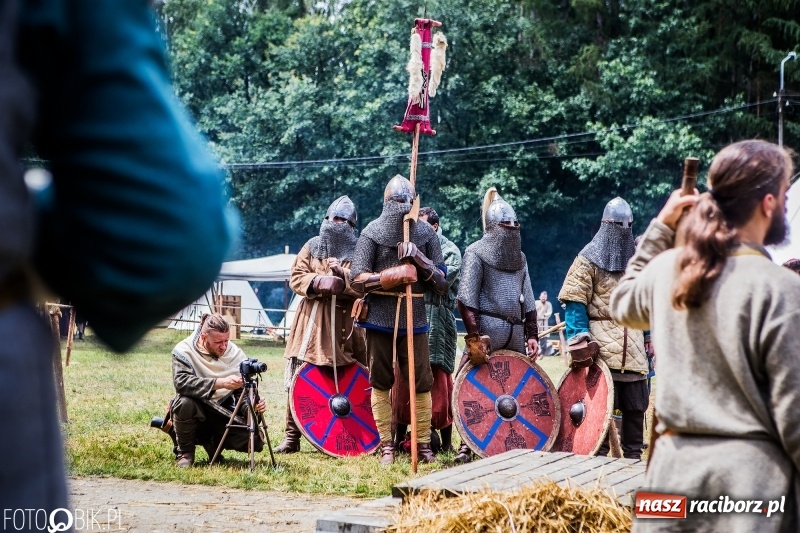 Zdjęcie w galerii na portalu naszraciborz.pl: Walki drużynowe podczas Festiwalu Średniowiecznego wiadomości z regionu
