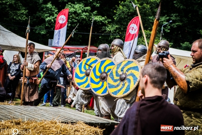 Zdjęcie w galerii na portalu naszraciborz.pl: Walki drużynowe podczas Festiwalu Średniowiecznego wiadomości z regionu