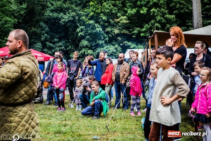 Zdjęcie w galerii na portalu naszraciborz.pl: Walki drużynowe podczas Festiwalu Średniowiecznego wiadomości z regionu