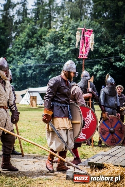 Zdjęcie w galerii na portalu naszraciborz.pl: Walki drużynowe podczas Festiwalu Średniowiecznego wiadomości z regionu