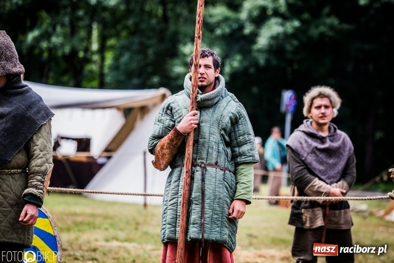 Zdjęcie w galerii na portalu naszraciborz.pl: Walki drużynowe podczas Festiwalu Średniowiecznego wiadomości z regionu