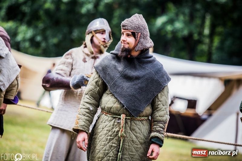 Zdjęcie w galerii na portalu naszraciborz.pl: Walki drużynowe podczas Festiwalu Średniowiecznego wiadomości z regionu